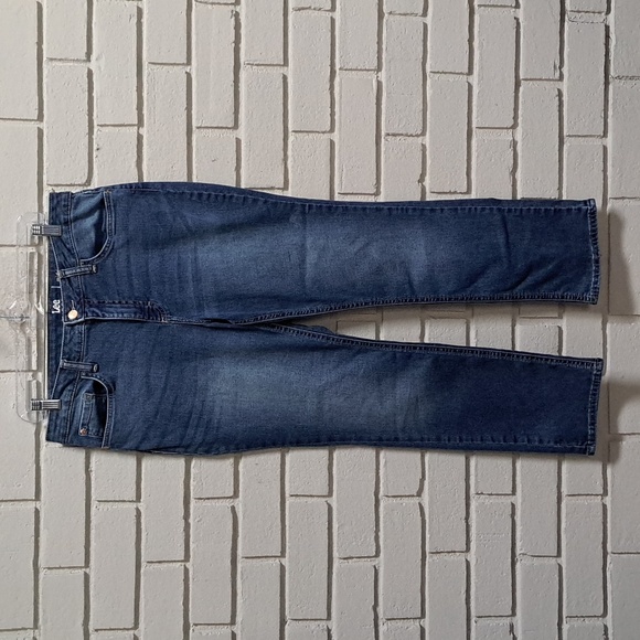 Lee Riders Midrise Straight Leg Blue Jeans. Size 12 Petite - Picture 1 of 7